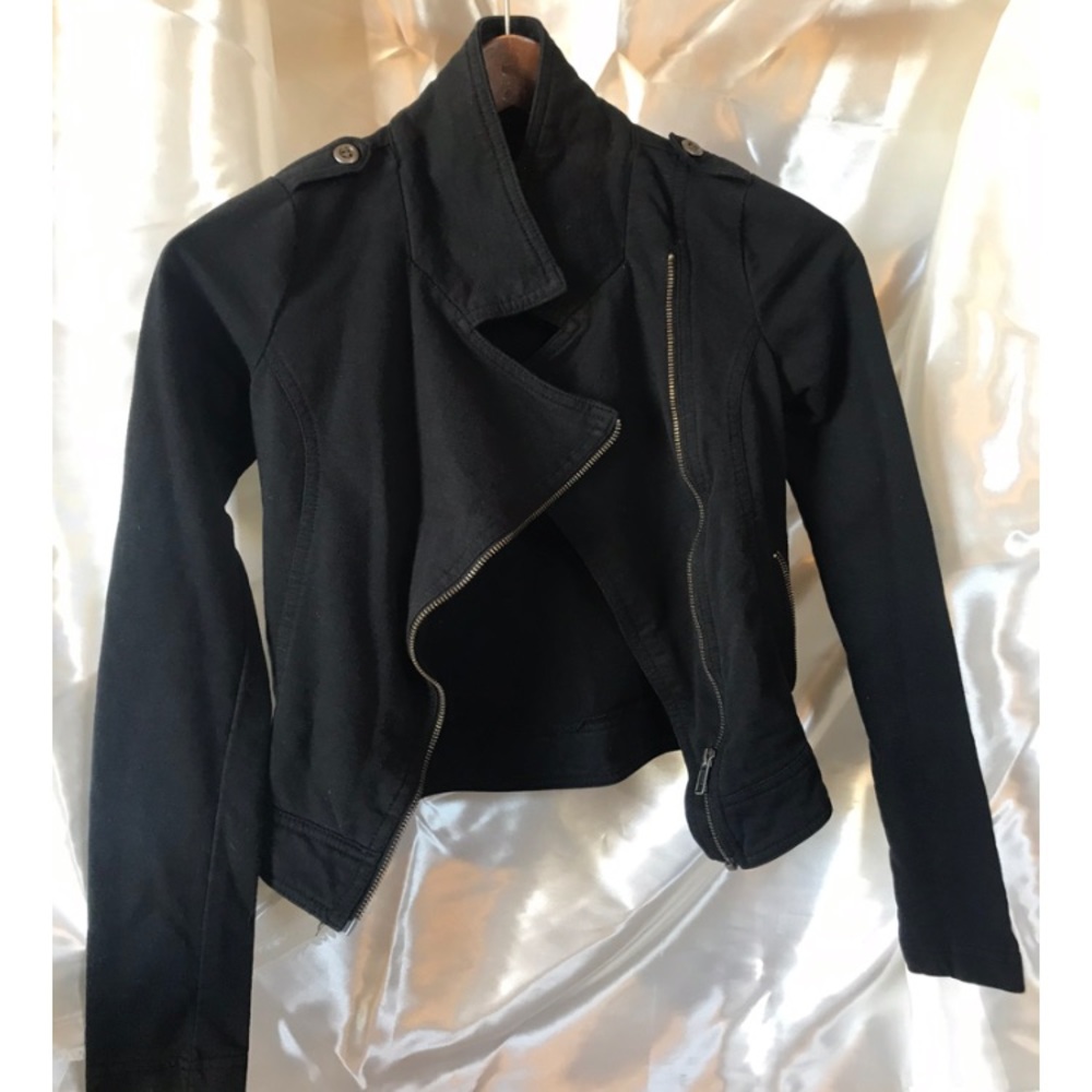 Cute & trendy blazer/military jacket